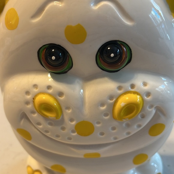 Vintage Hippo bank made in China. Has no stopper. Flat will sit against wall - Picture 4 of 5